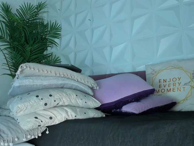 Hellen-Sky live cam on BongaCams