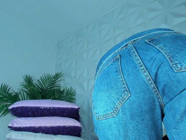 Hellen-Sky live cam on BongaCams