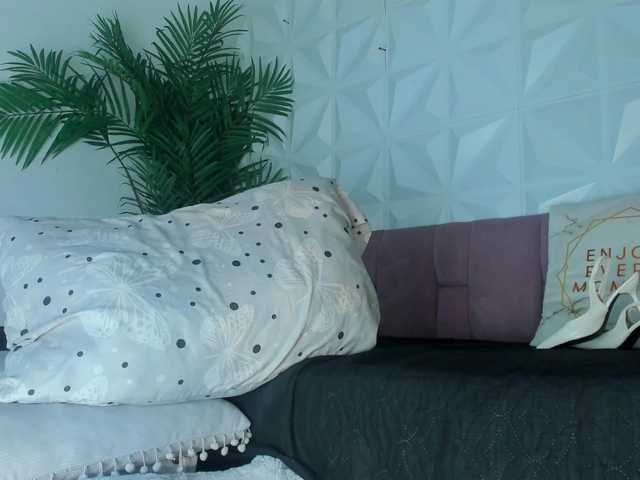 Hellen-Sky live webcam show