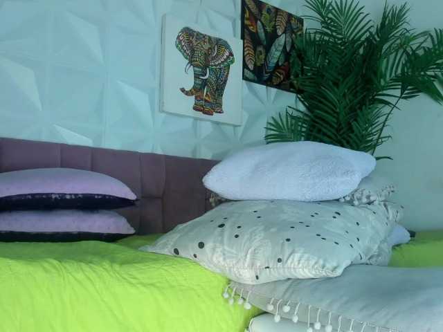Hellen-Sky live cam on BongaCams