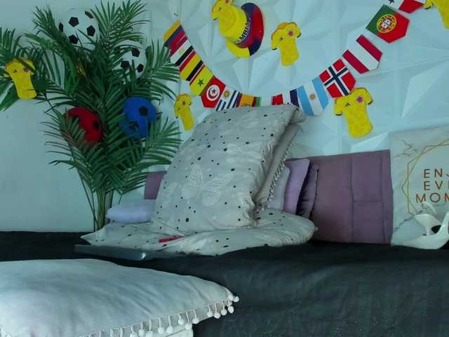 Hellen-Sky live cam on BongaCams