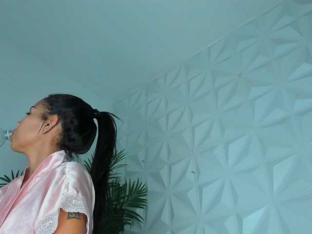Hellen-Sky live cam on BongaCams