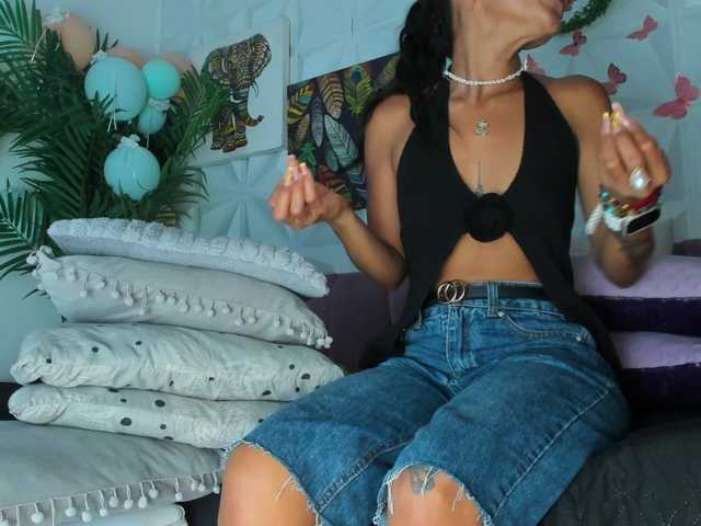 Hellen-Sky live cam on BongaCams