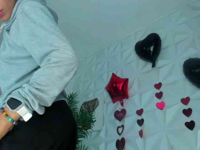 Hellen-Sky Live Webcam on BongaCams