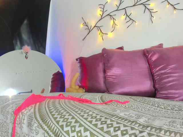 marie-naugthy webcam