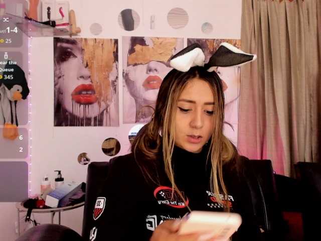 Natasha-Wilde, live now on BongaCams