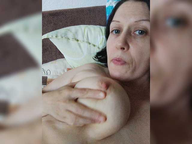 Bela40 live cam on BongaCams
