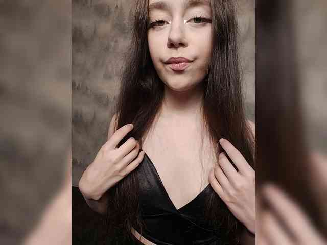 MilkaVay1 webcam