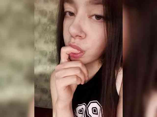 MilkaVay1 webcam