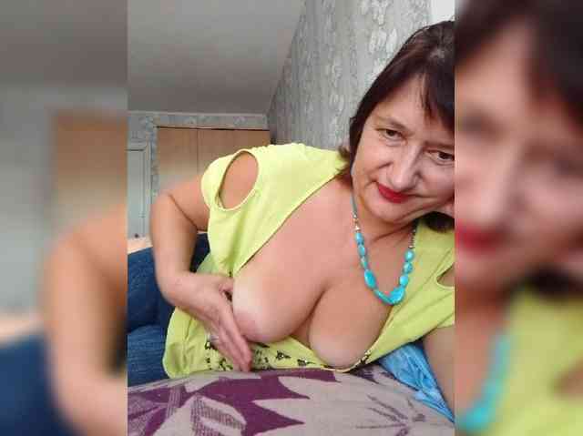 MoniikaSweet webcam