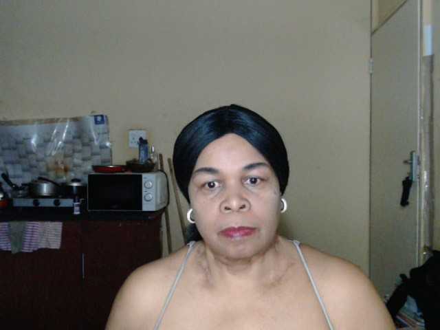 le modèle Mydreamgirrl est en webcam porno dans un show sur le site bongacams, il possède les tags suivants: Ebony,Brunette,Hairy