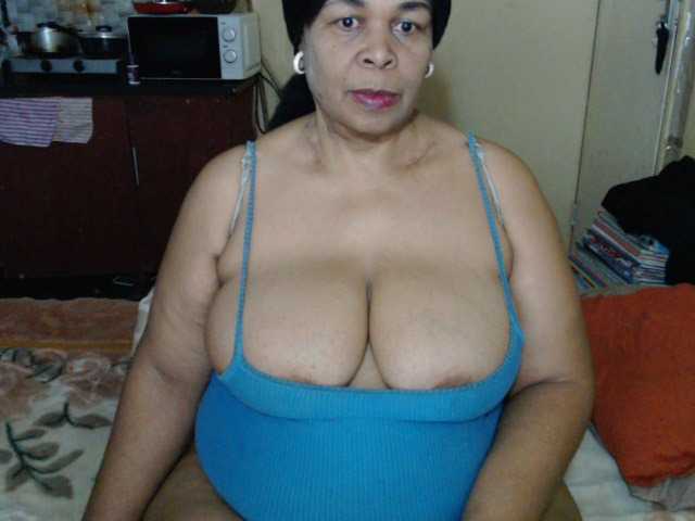 le modèle Mydreamgirrl est en webcam porno dans un show sur le site bongacams, il possède les tags suivants: Ebony,Brunette,Hairy