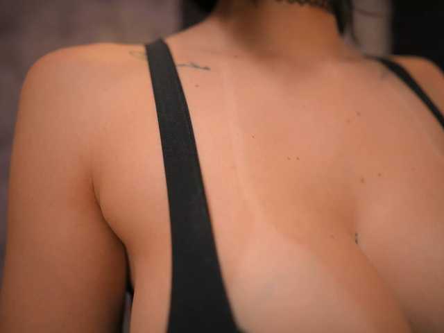 AmyWalker live cam on BongaCams