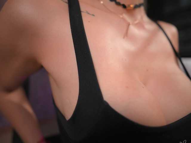 AmyWalker live cam on BongaCams