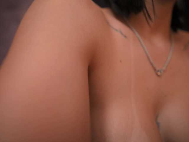 AmyWalker live cam on BongaCams