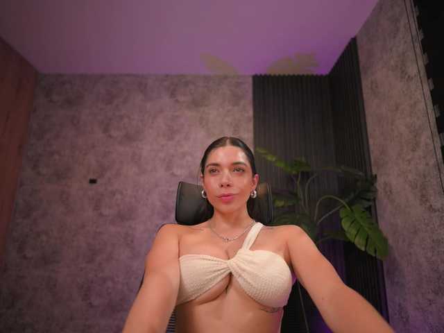AmyWalker live cam on BongaCams