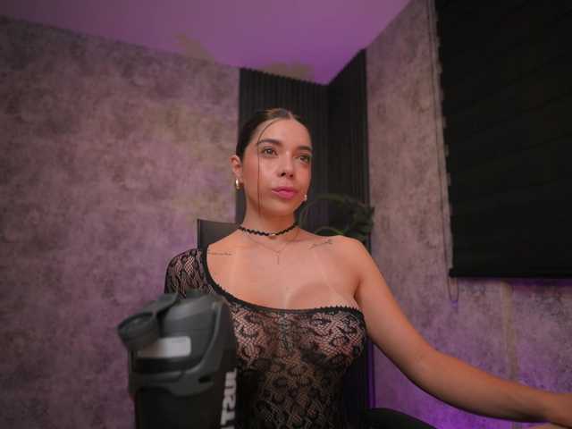 Chat with AmyWalker live cam
