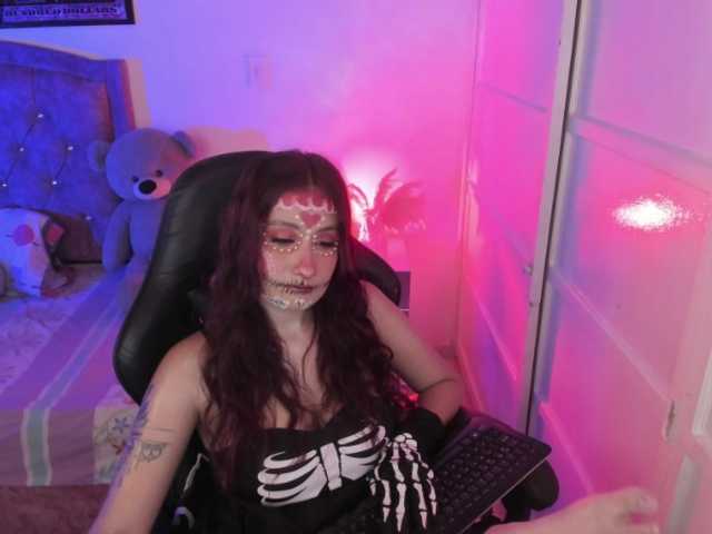 Laurahoot20 live cam on BongaCams