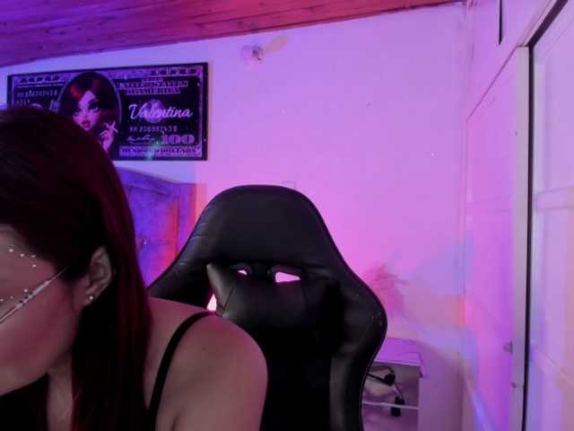 Laurahoot20 live cam on BongaCams
