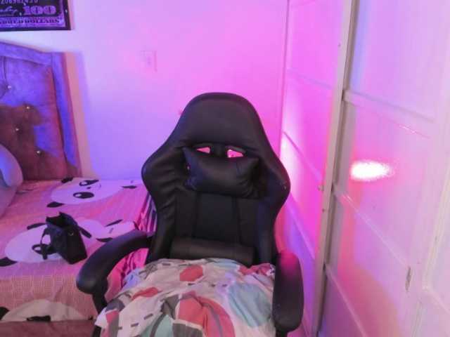 Laurahoot20 live cam preview