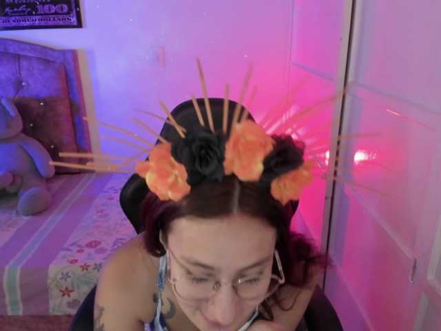 Laurahoot20 live cam on BongaCams