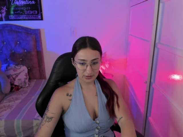 Laurahoot20 live cam on BongaCams
