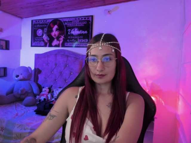 Laurahoot20 live on BongaCams