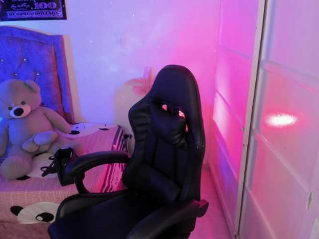 Laurahoot20 live cam preview