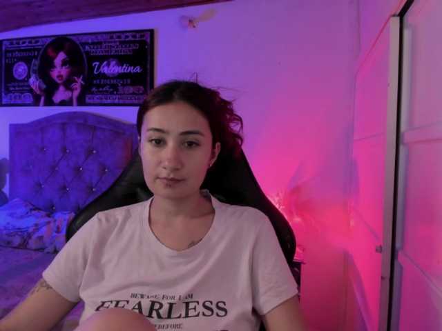 Laurahoot20 live cam on BongaCams