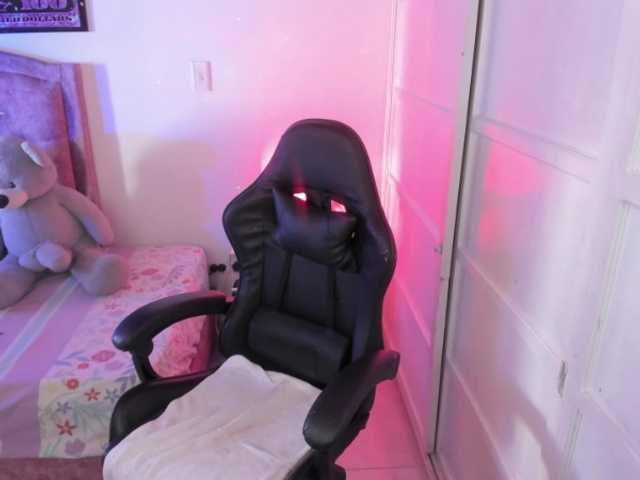 Laurahoot20 live cam preview