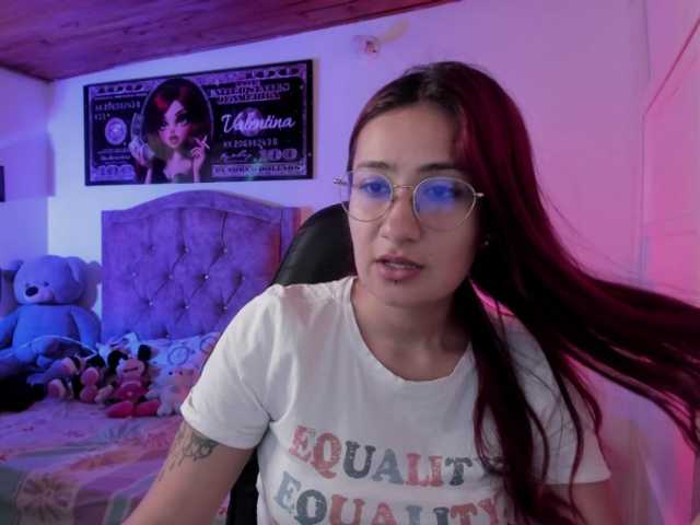 Laurahoot20 live cam on BongaCams