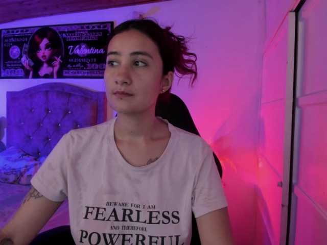 Laurahoot20 live cam on BongaCams