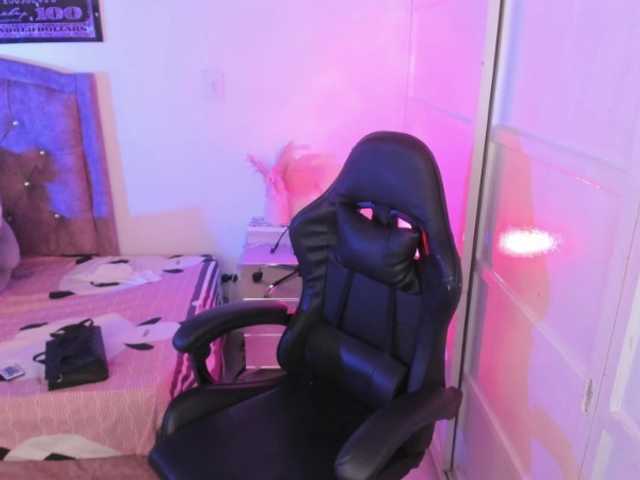Laurahoot20 live cam preview