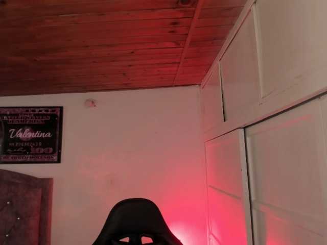 Laurahoot20 live cam preview