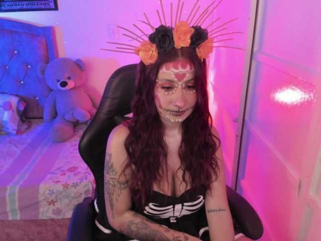 Laurahoot20 live cam on BongaCams