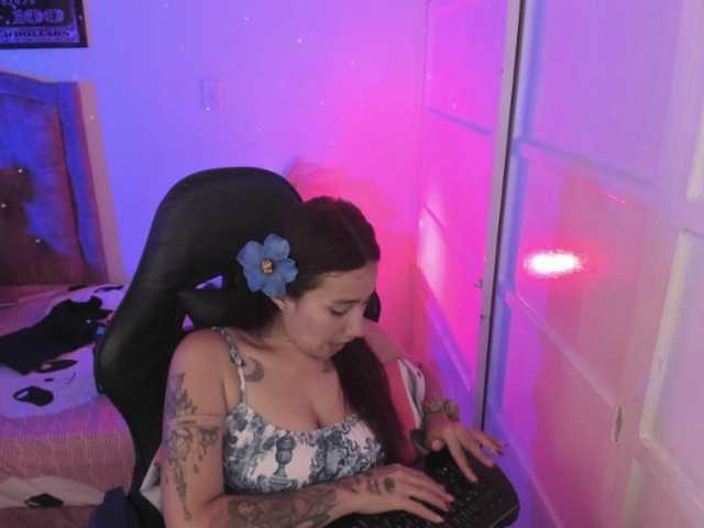 Laurahoot20 live cam preview