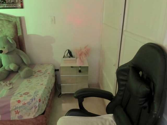 Laurahoot20 live cam preview