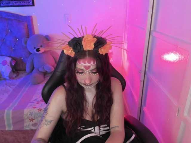 Laurahoot20 live cam on BongaCams