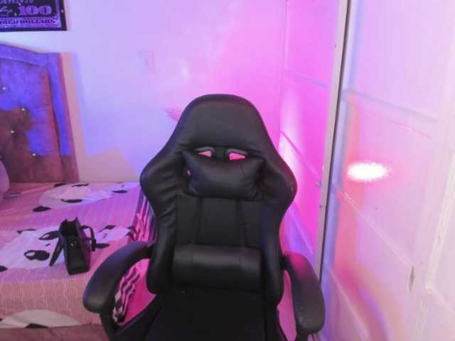 Laurahoot20 live cam preview
