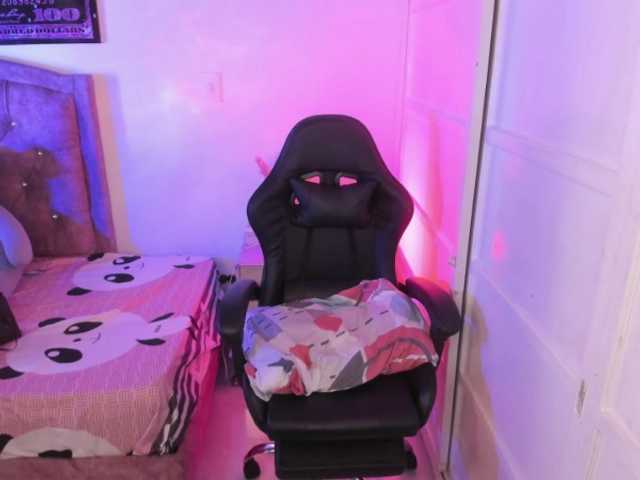 Laurahoot20 webcam