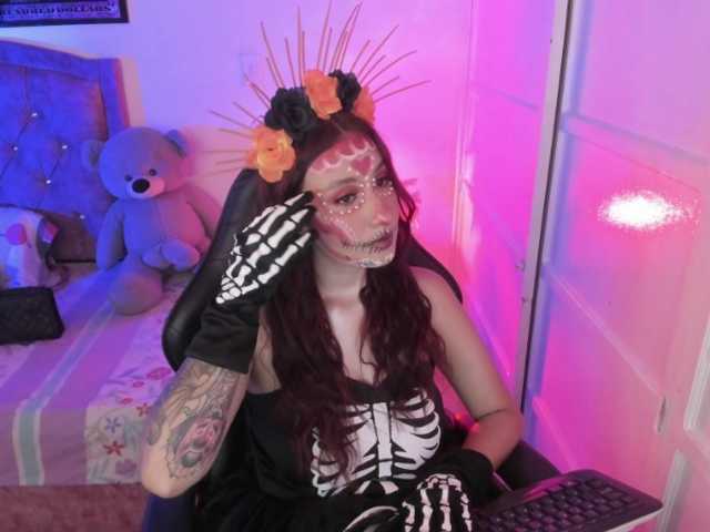 Laurahoot20 live cam on BongaCams