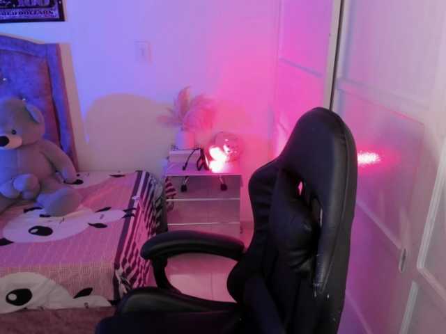 Laurahoot20 live cam preview