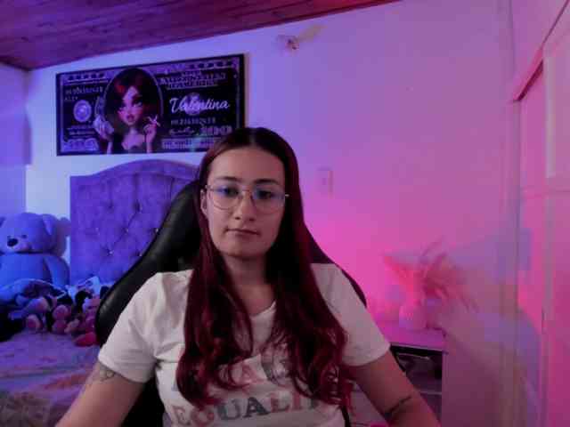 Laurahoot20 webcam