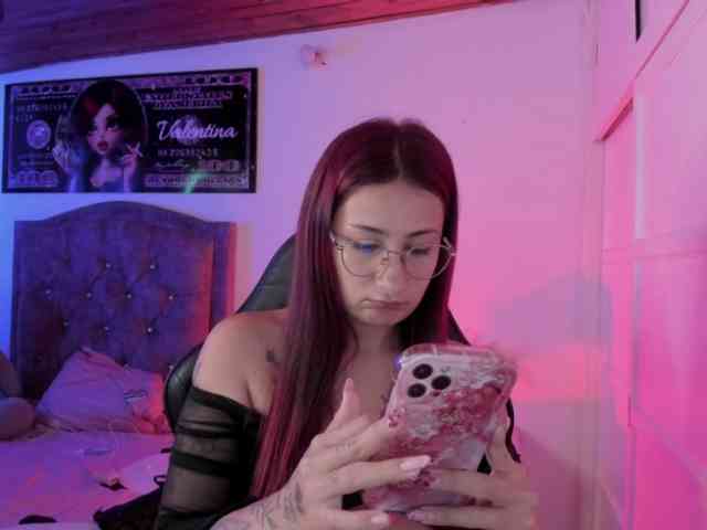 Laurahoot20 webcam