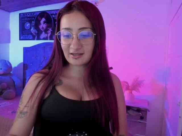 Laurahoot20 webcam