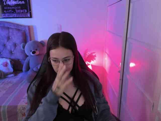 Laurahoot20 webcam