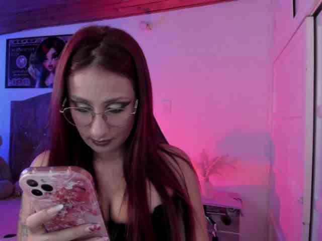 Laurahoot20 webcam