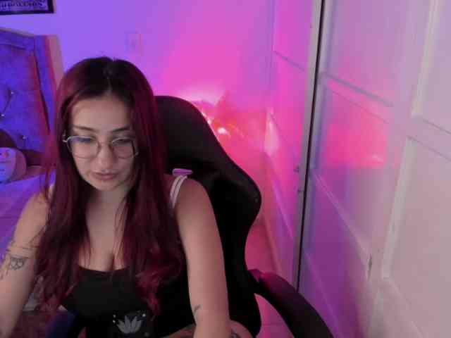 Laurahoot20 webcam