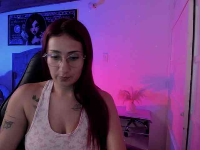 Laurahoot20 webcam