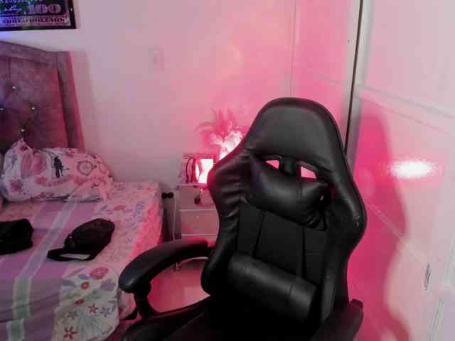 Laurahoot20 webcam